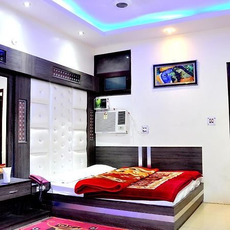 Hotel Peace Point - 1 Min Walking Distance From Station New Delhi Buitenkant foto