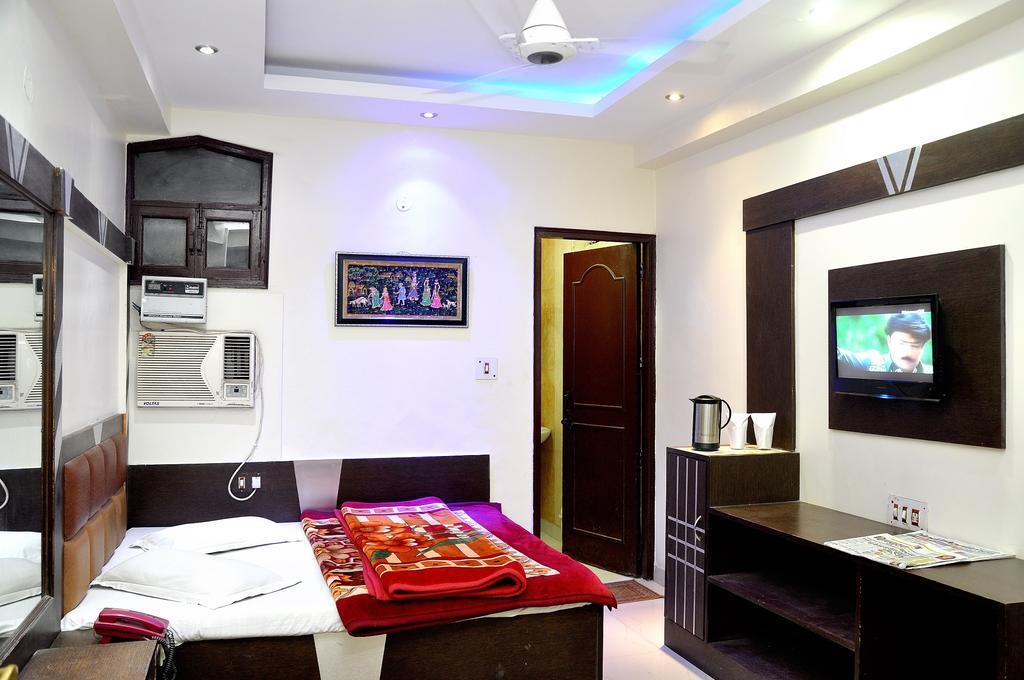 Hotel Peace Point - 1 Min Walking Distance From Station New Delhi Buitenkant foto