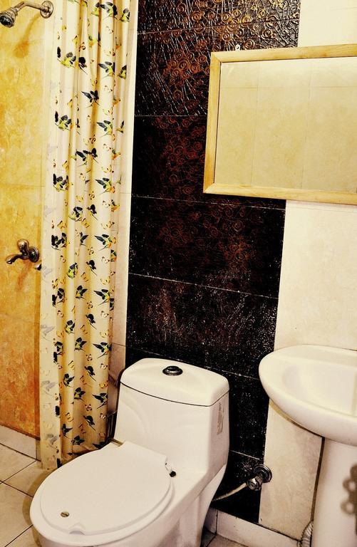 Hotel Peace Point - 1 Min Walking Distance From Station New Delhi Buitenkant foto
