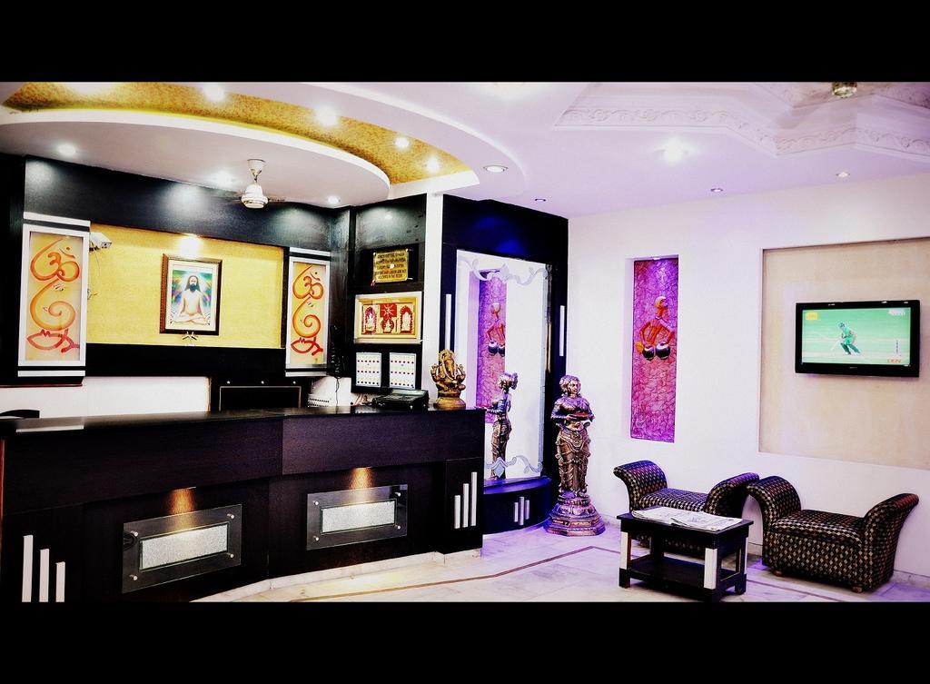 Hotel Peace Point - 1 Min Walking Distance From Station New Delhi Buitenkant foto