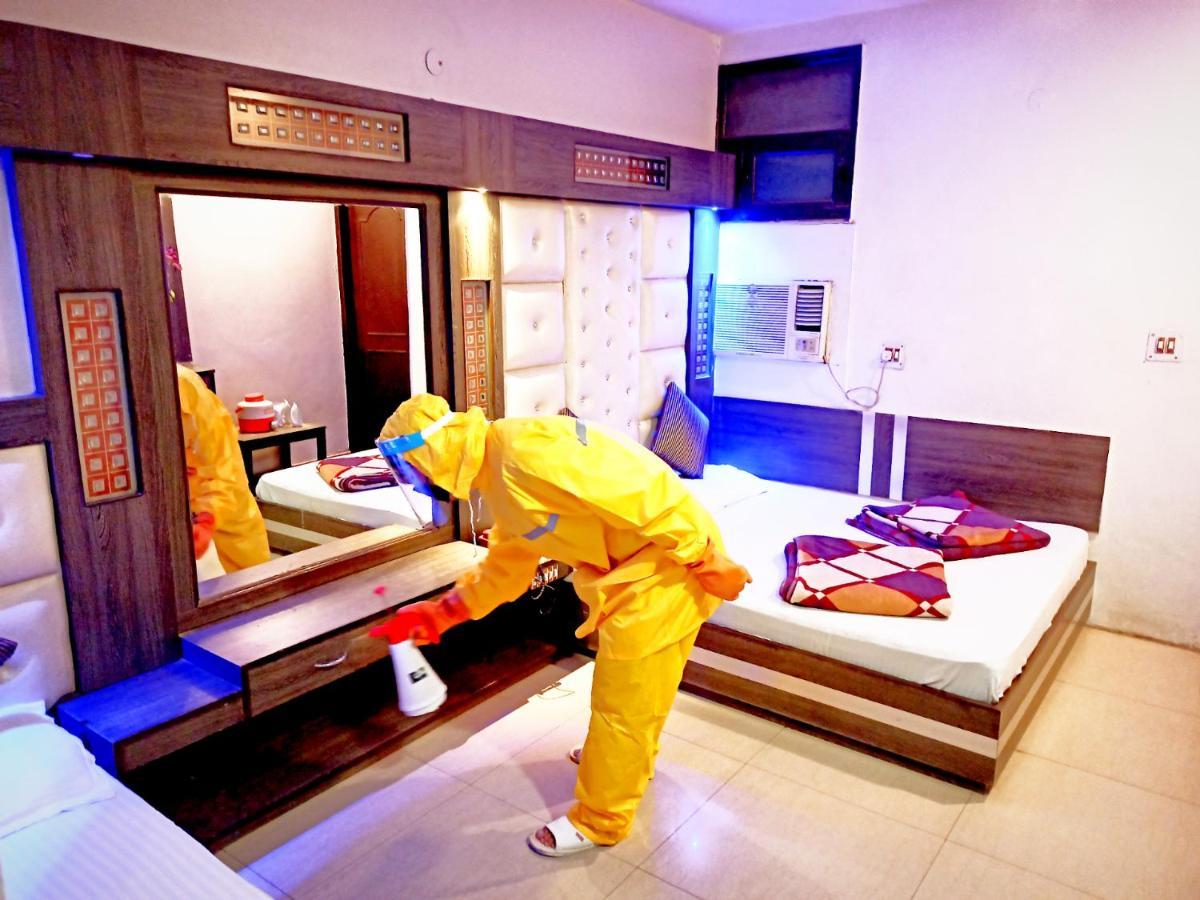 Hotel Peace Point - 1 Min Walking Distance From Station New Delhi Buitenkant foto
