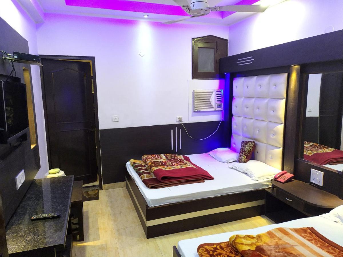 Hotel Peace Point - 1 Min Walking Distance From Station New Delhi Buitenkant foto