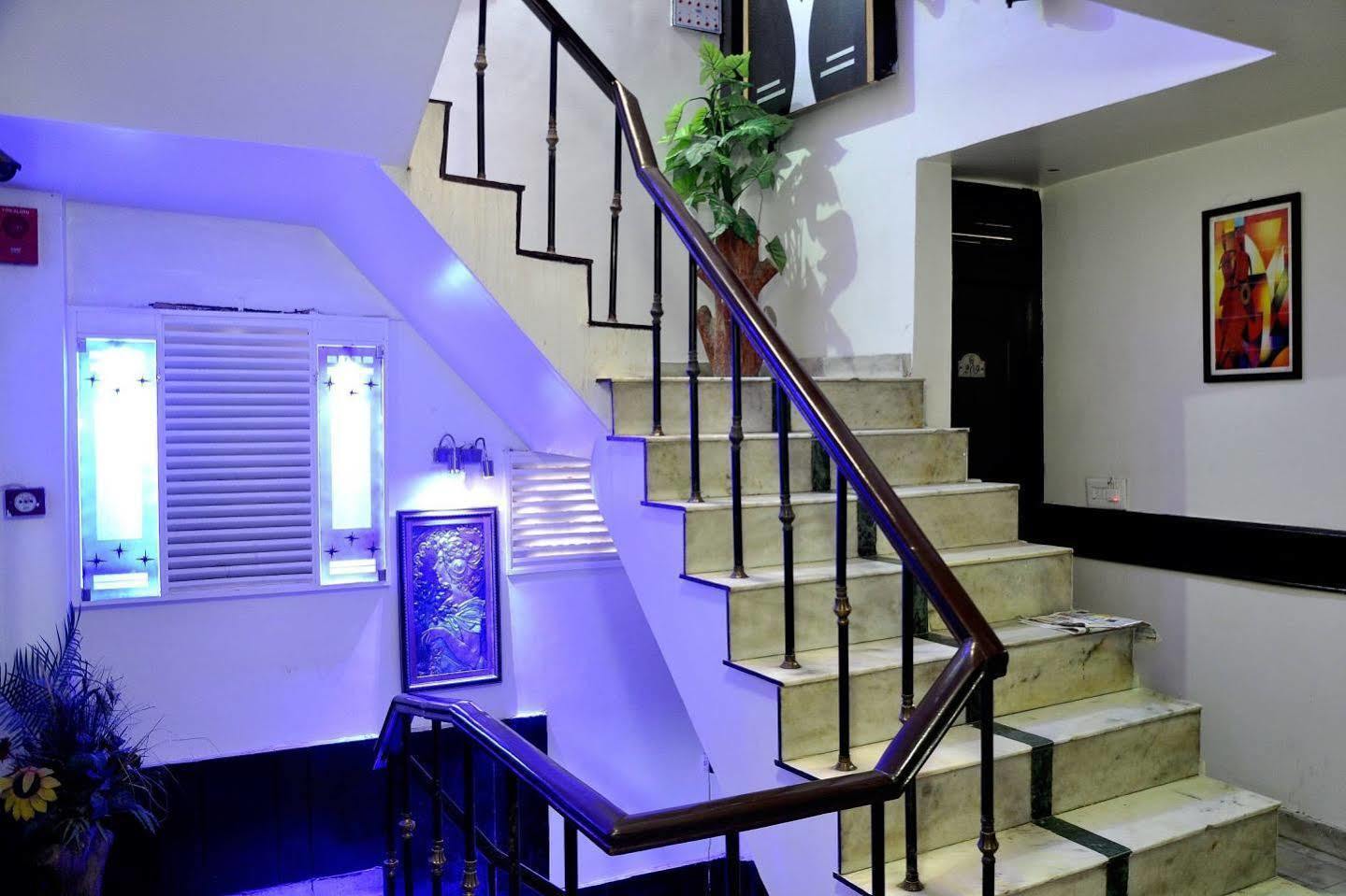 Hotel Peace Point - 1 Min Walking Distance From Station New Delhi Buitenkant foto