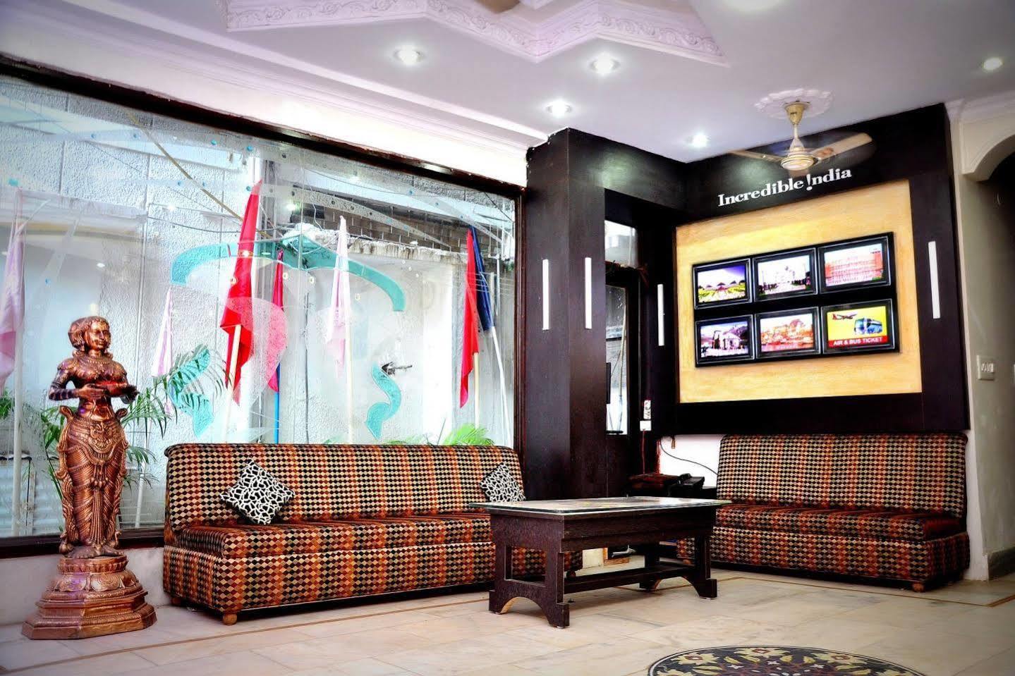 Hotel Peace Point - 1 Min Walking Distance From Station New Delhi Buitenkant foto