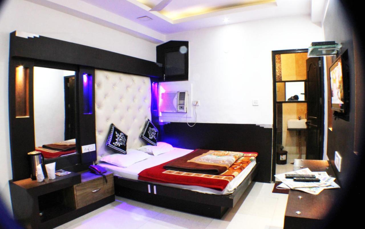 Hotel Peace Point - 1 Min Walking Distance From Station New Delhi Buitenkant foto