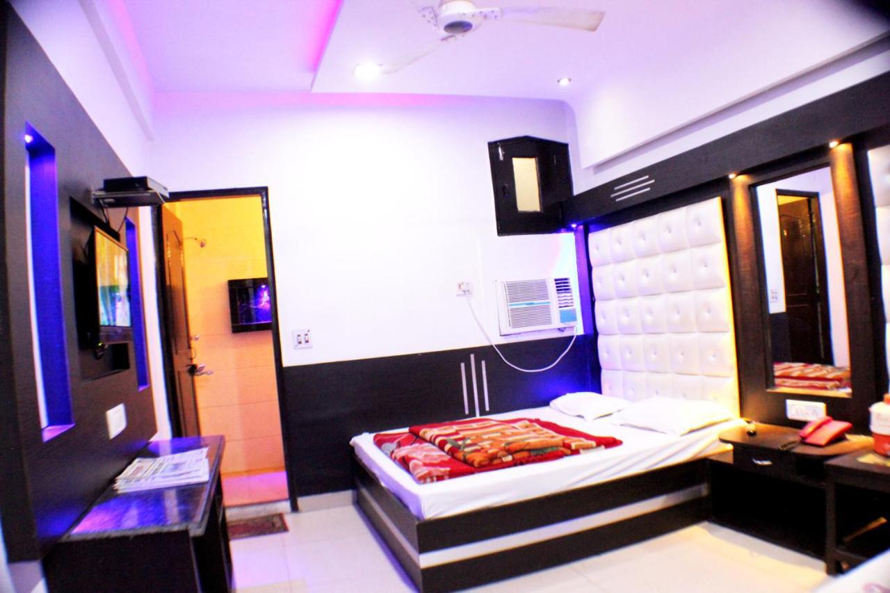 Hotel Peace Point - 1 Min Walking Distance From Station New Delhi Buitenkant foto