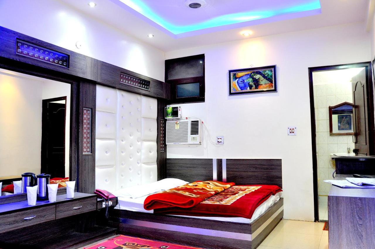 Hotel Peace Point - 1 Min Walking Distance From Station New Delhi Buitenkant foto