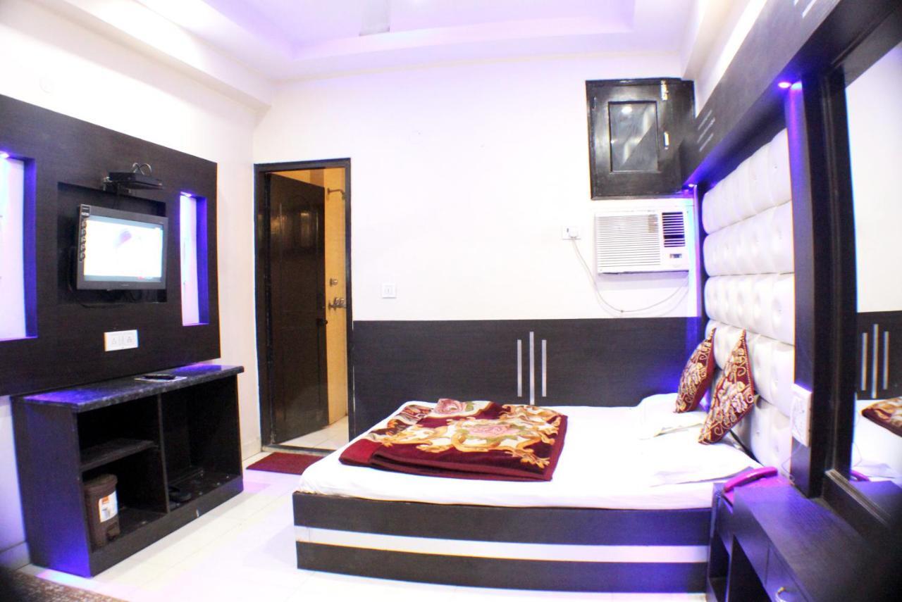 Hotel Peace Point - 1 Min Walking Distance From Station New Delhi Buitenkant foto